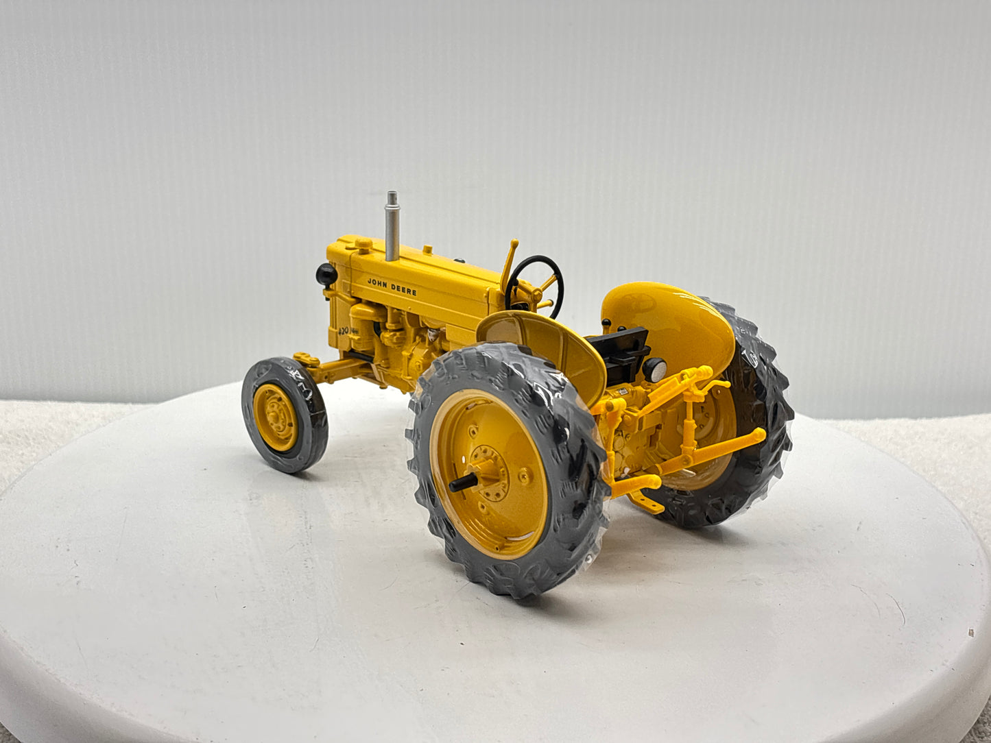 1/16 John Deere 420 Industrial