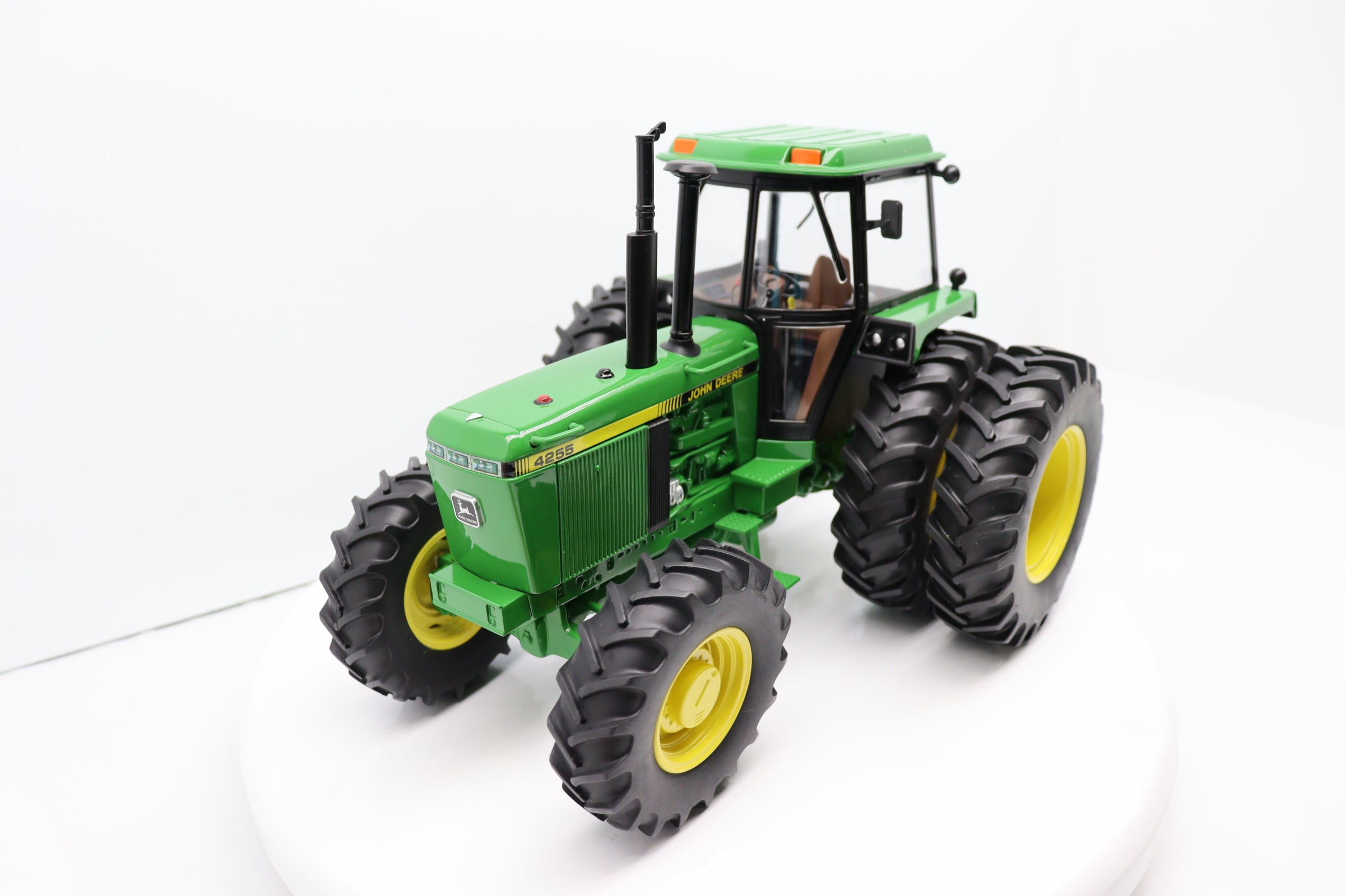 1/16 John Deere 4255
