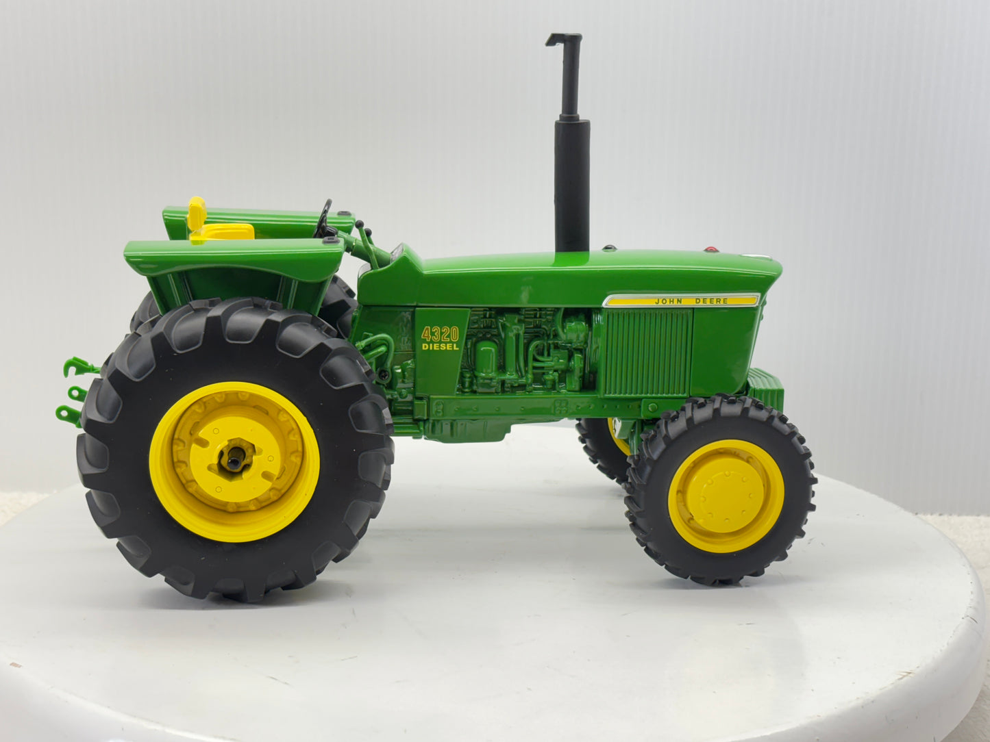 1/16 John Deere 4320 MFWD Prestige