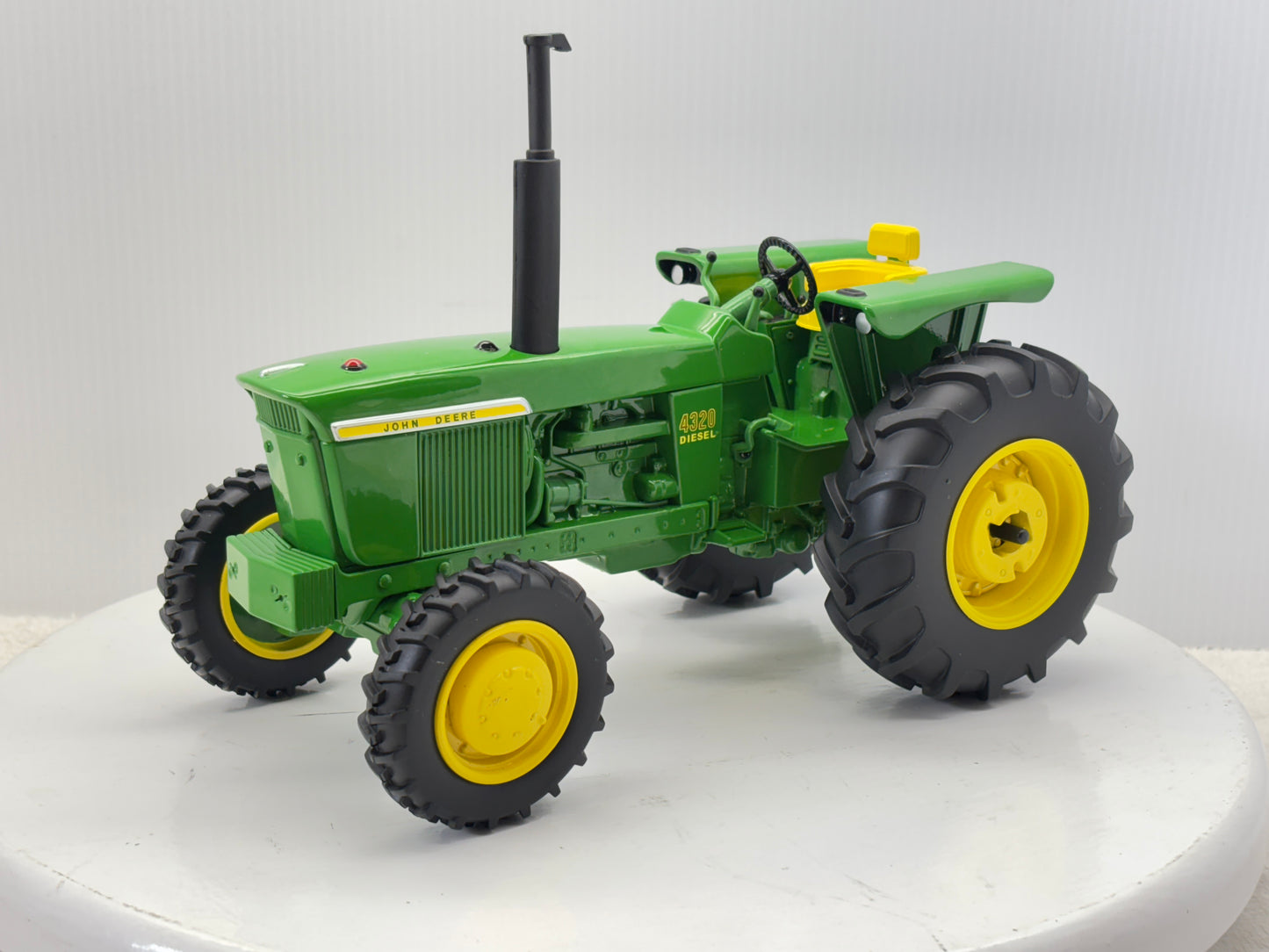 1/16 John Deere 4320 MFWD Prestige