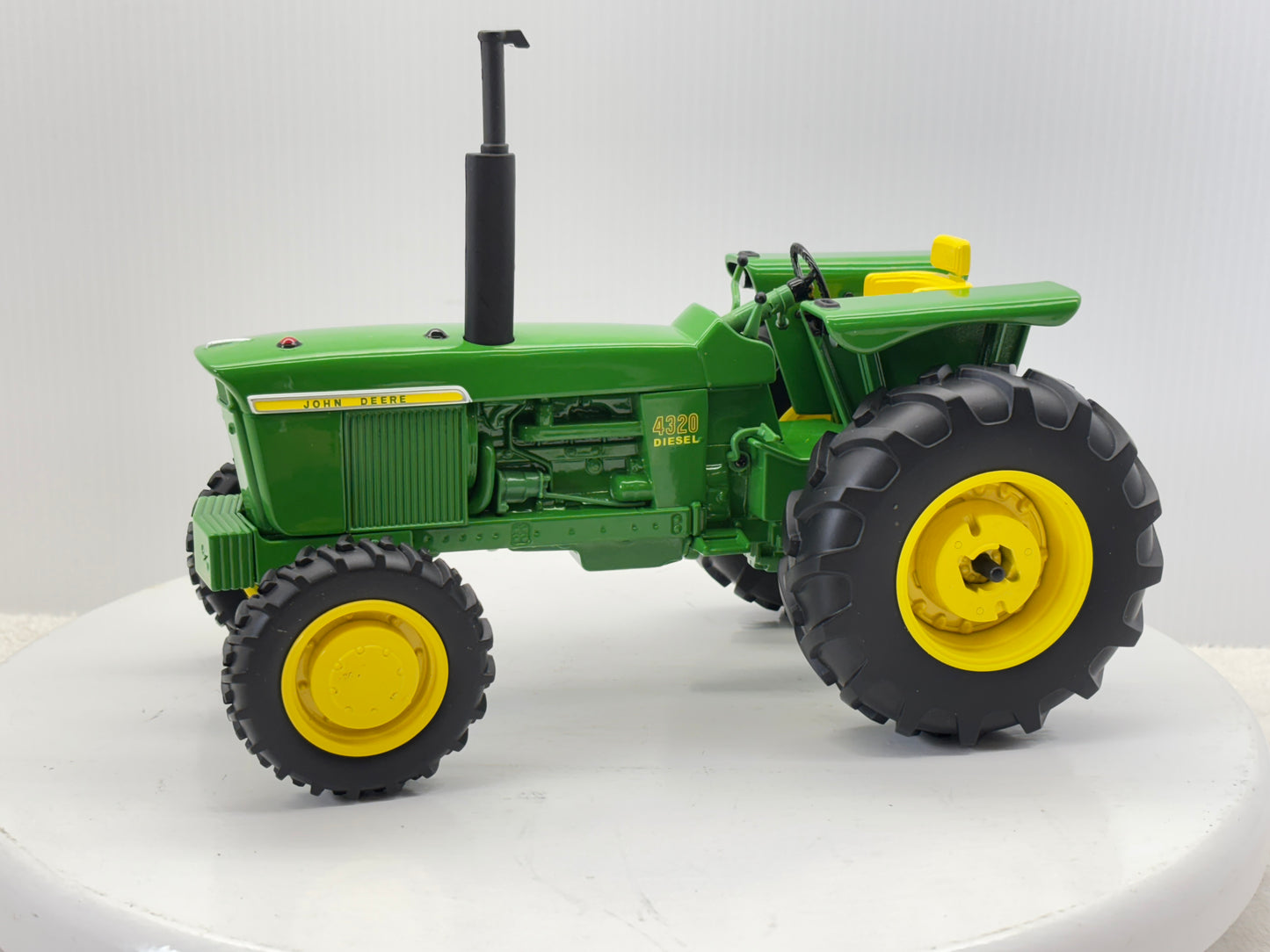 1/16 John Deere 4320 MFWD Prestige
