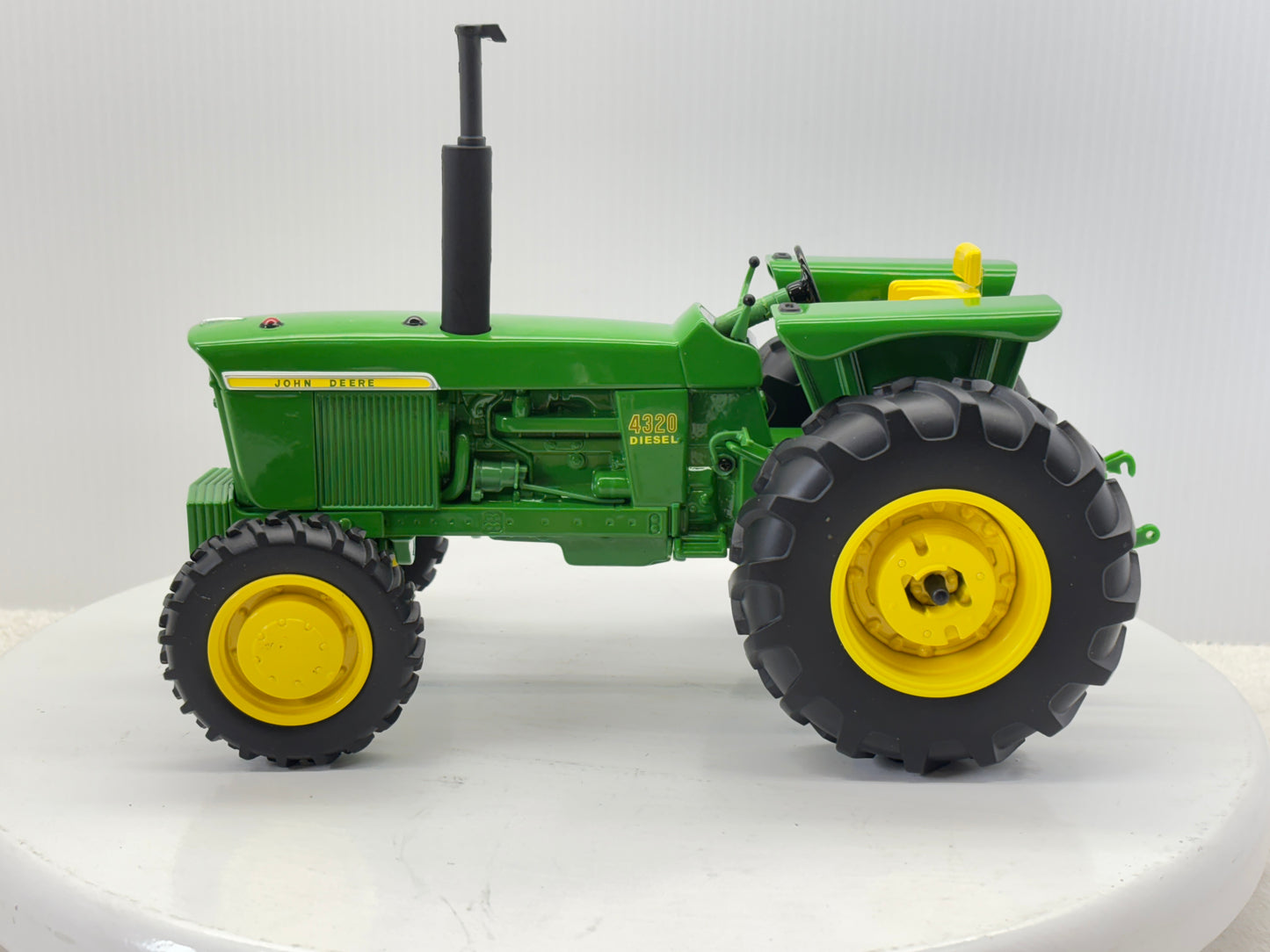 1/16 John Deere 4320 MFWD Prestige