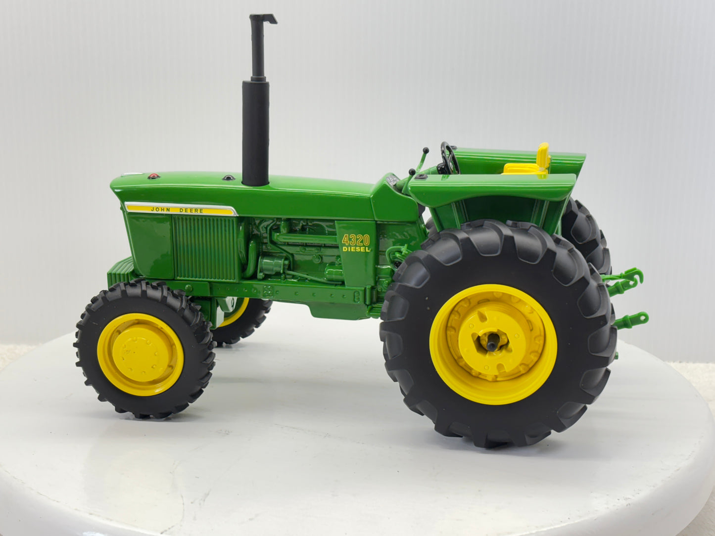 1/16 John Deere 4320 MFWD Prestige