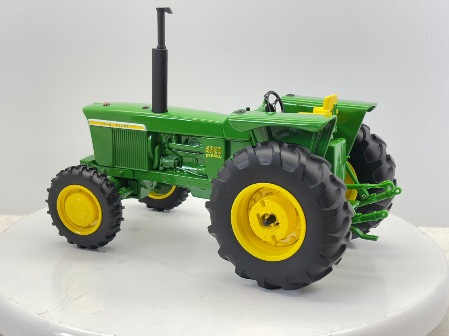 1/16 John Deere 4320 MFWD Prestige