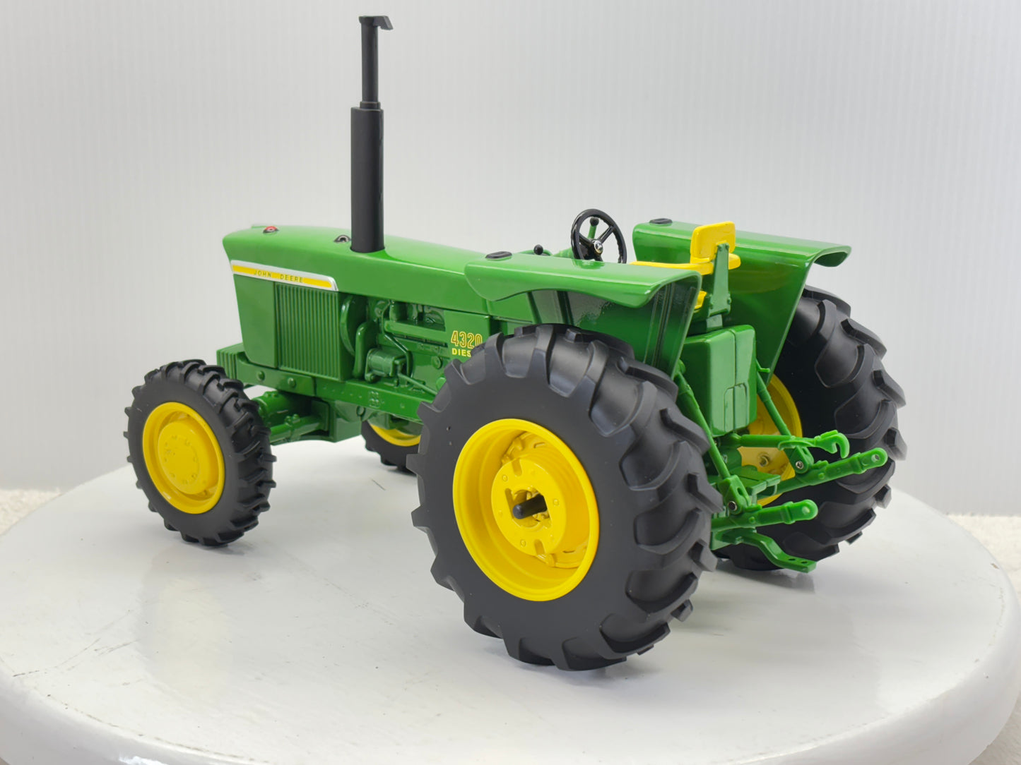 1/16 John Deere 4320 MFWD Prestige
