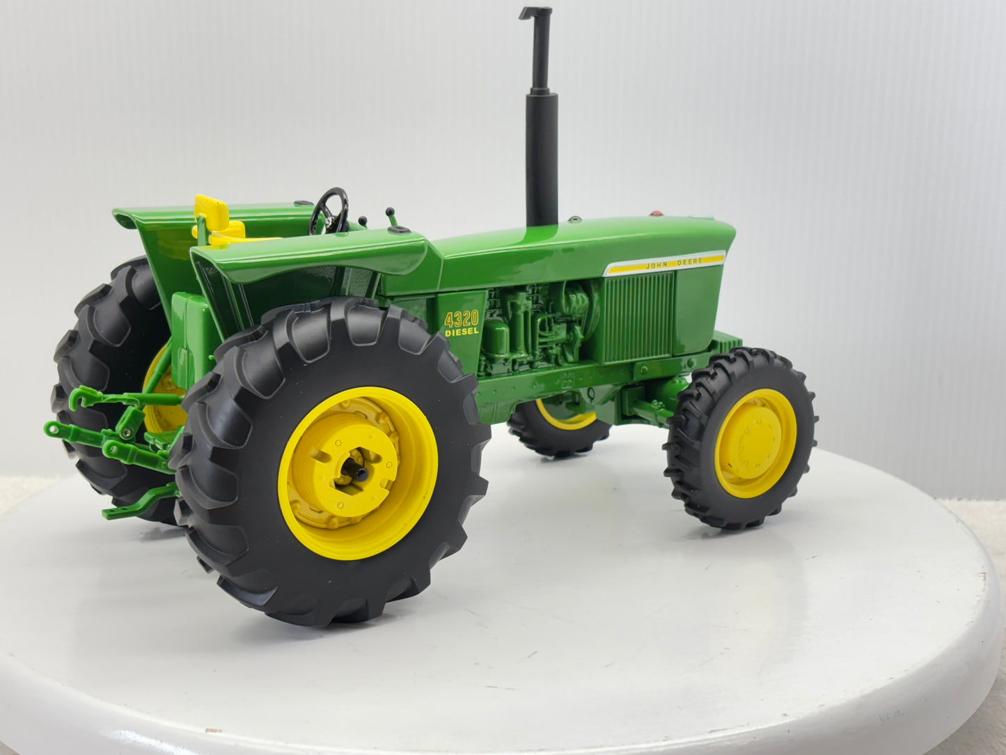 1/16 John Deere 4320 MFWD Prestige