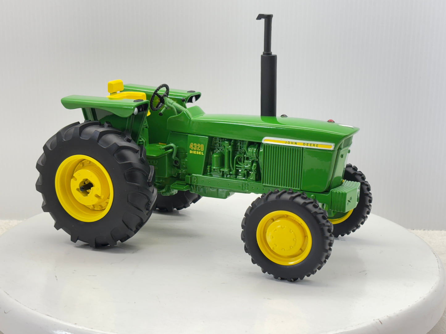 1/16 John Deere 4320 MFWD Prestige