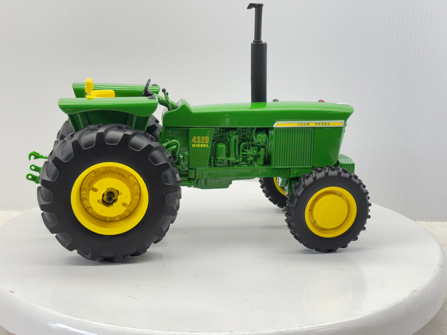1/16 John Deere 4320 MFWD Prestige
