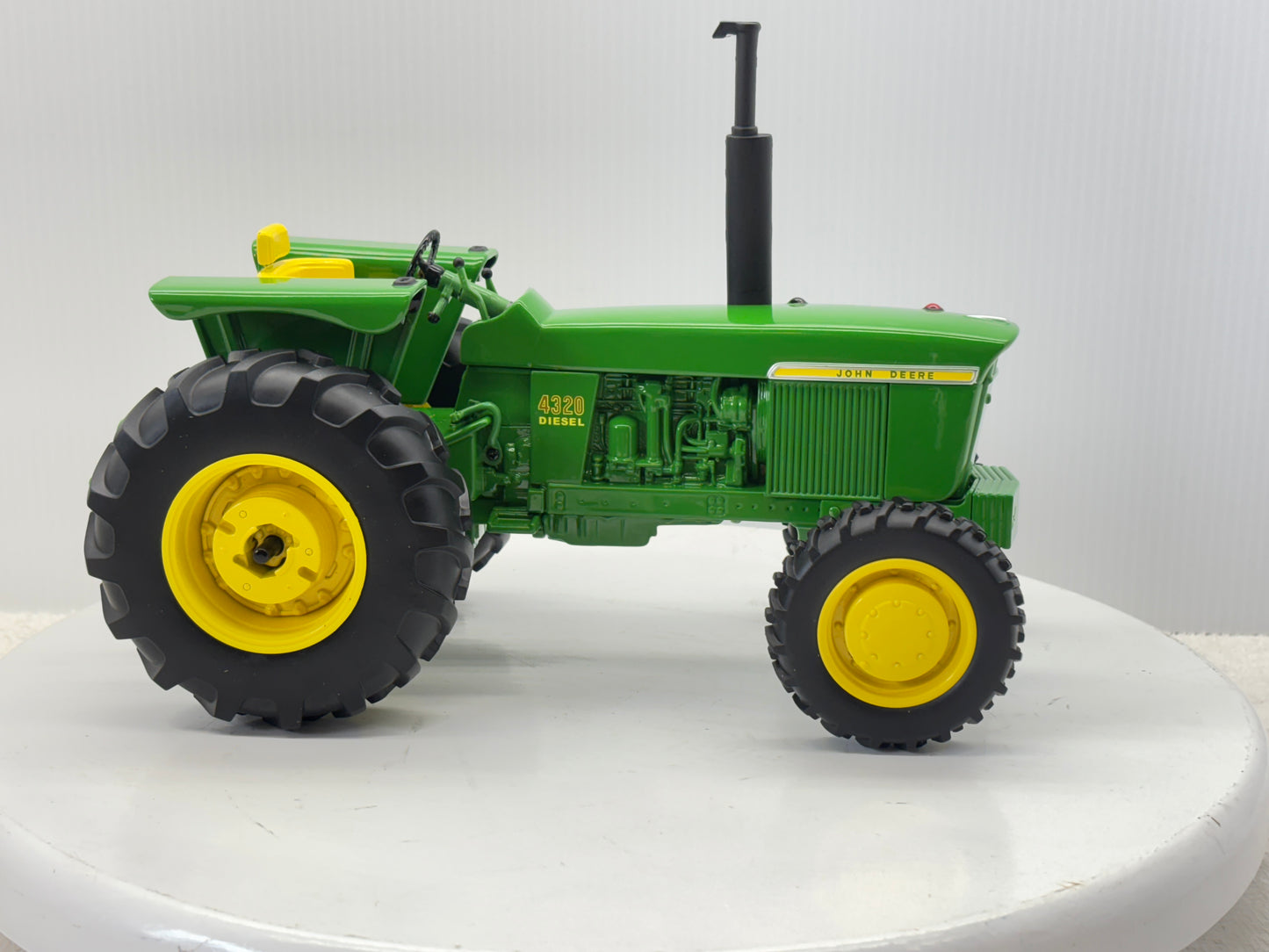 1/16 John Deere 4320 MFWD Prestige