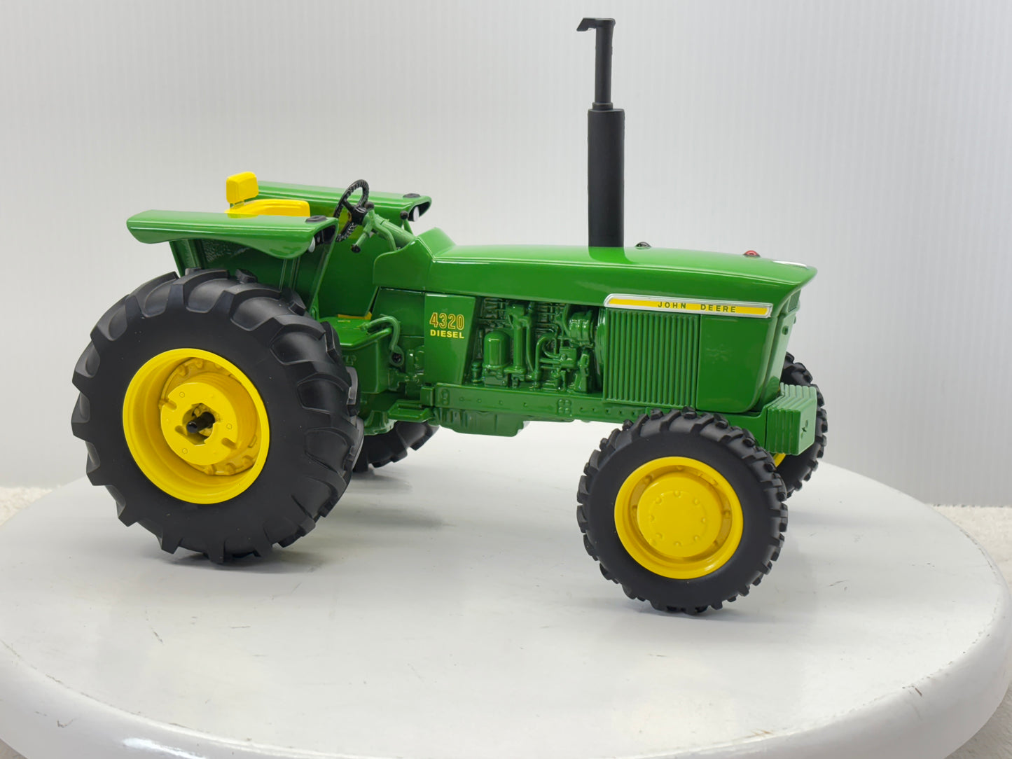 1/16 John Deere 4320 MFWD Prestige