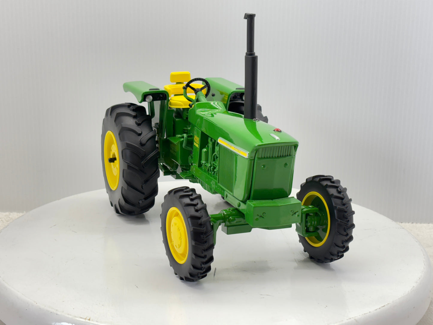 1/16 John Deere 4320 MFWD Prestige