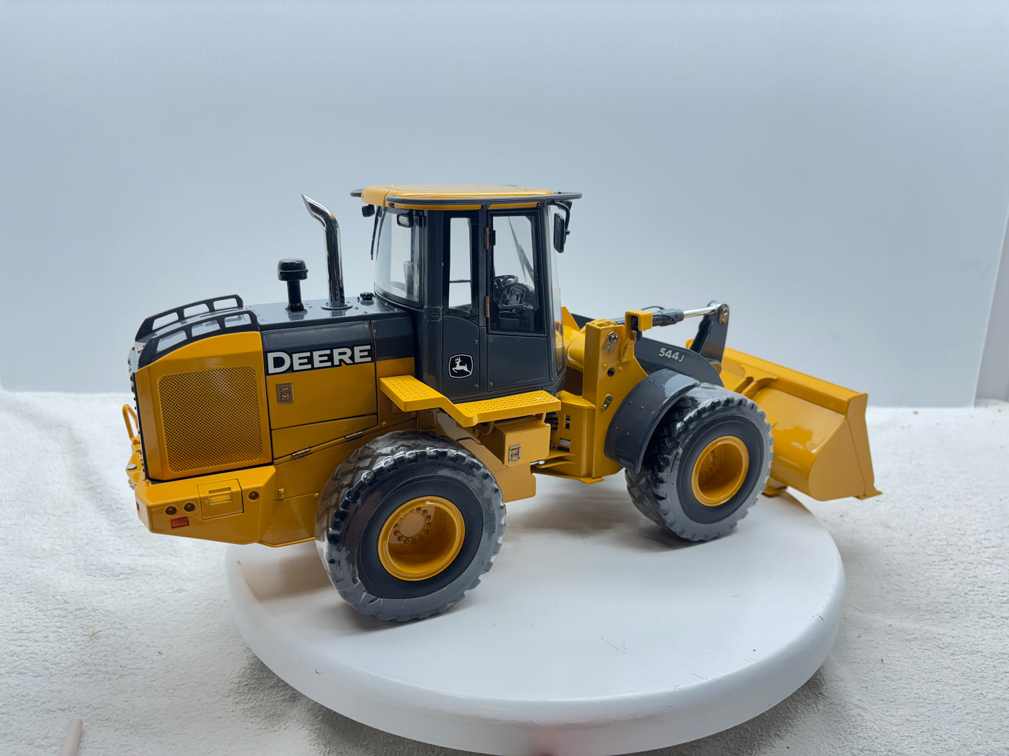 1/16 John Deere 544J