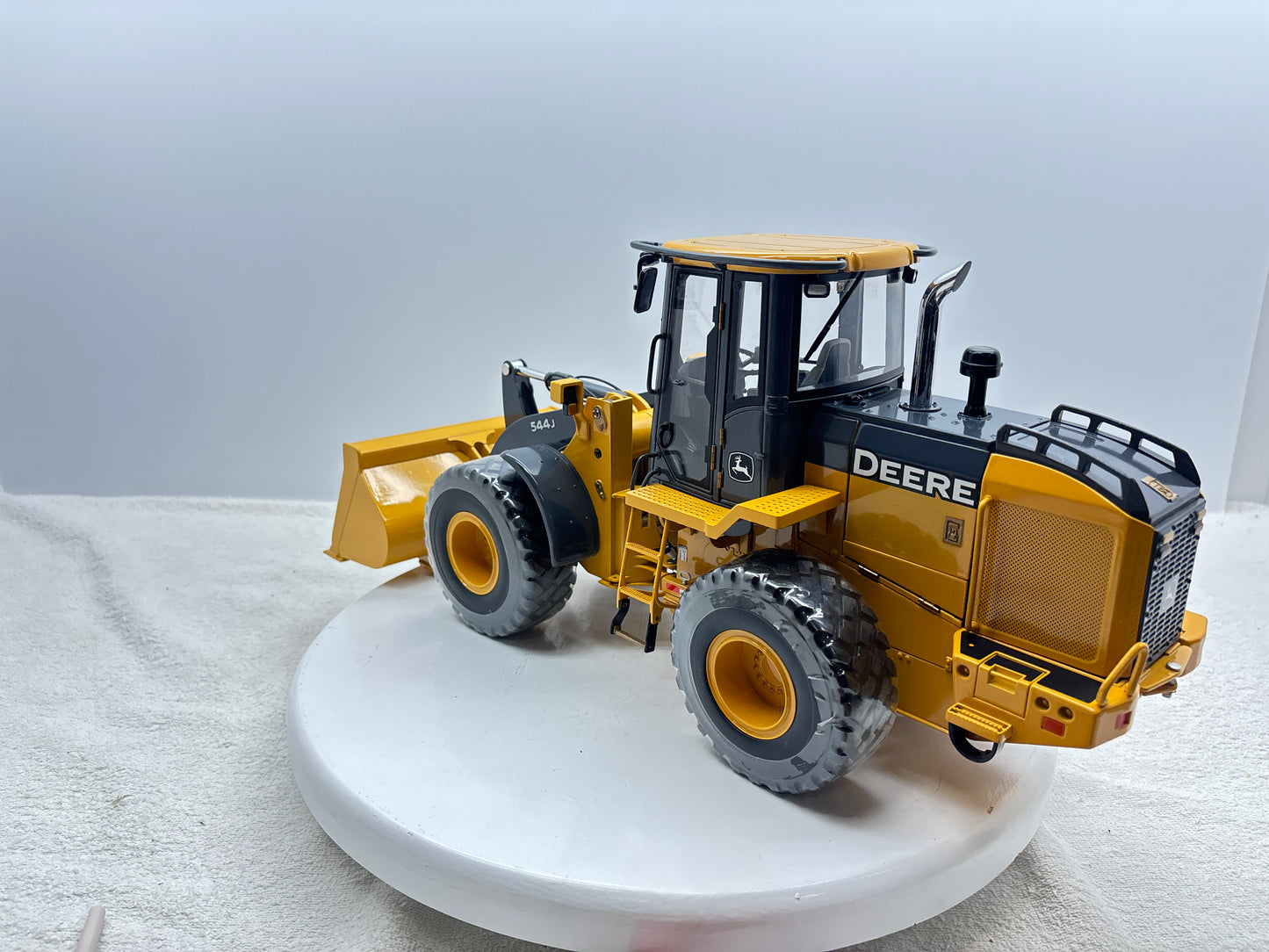 1/16 John Deere 544J