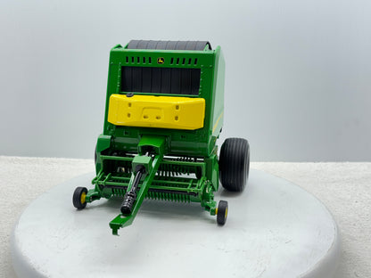 1/16 John Deere 561R