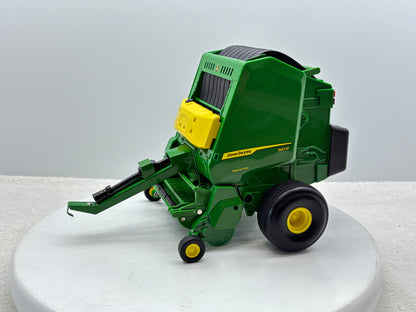 1/16 John Deere 561R