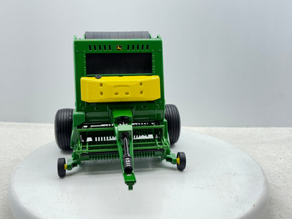 1/16 John Deere 561R