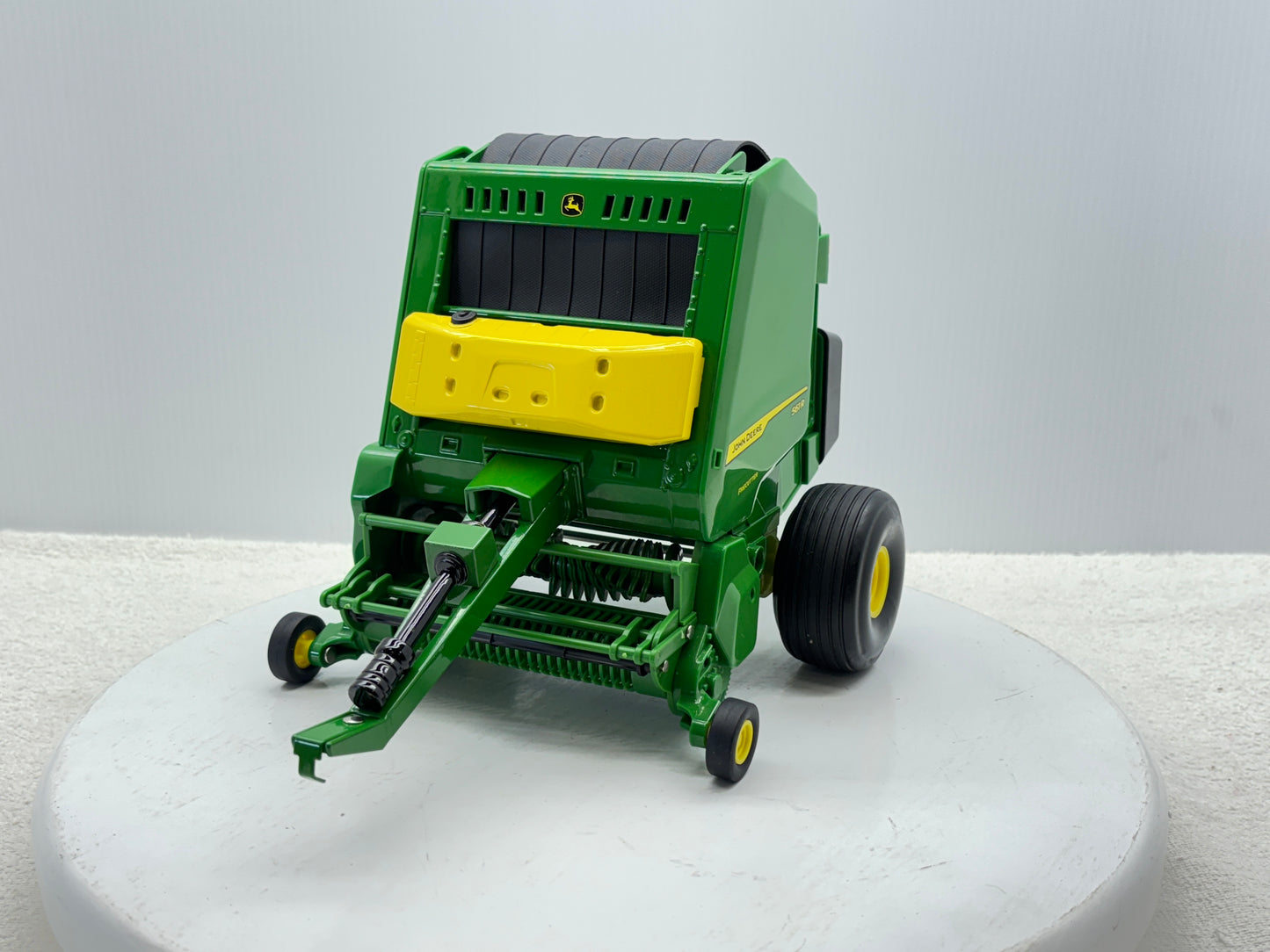 1/16 John Deere 561R