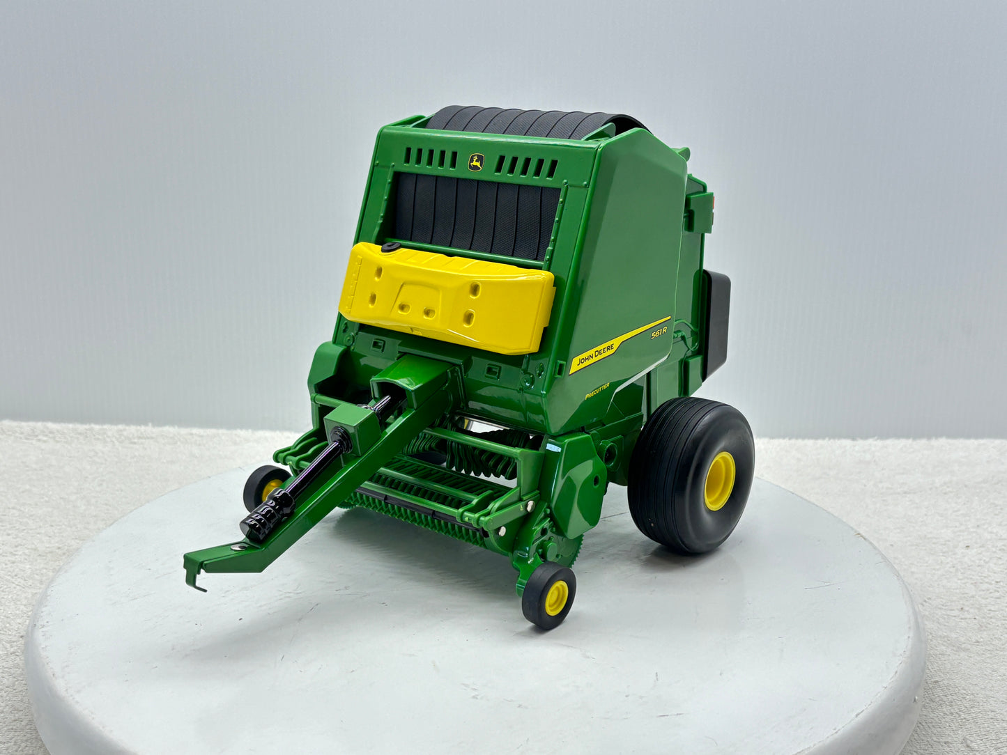 1/16 John Deere 561R