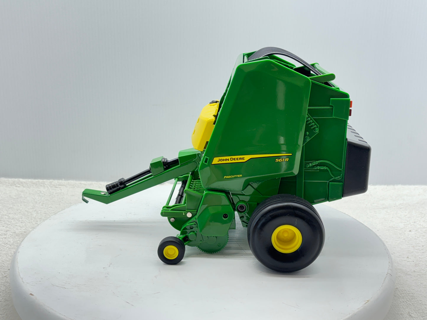 1/16 John Deere 561R