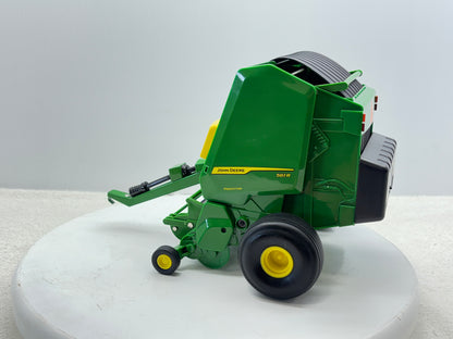 1/16 John Deere 561R