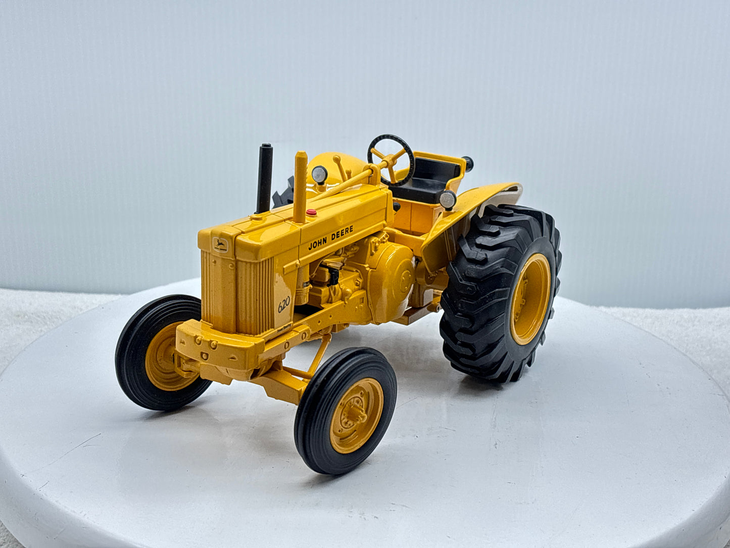 1/16 John Deere 620 Industrial