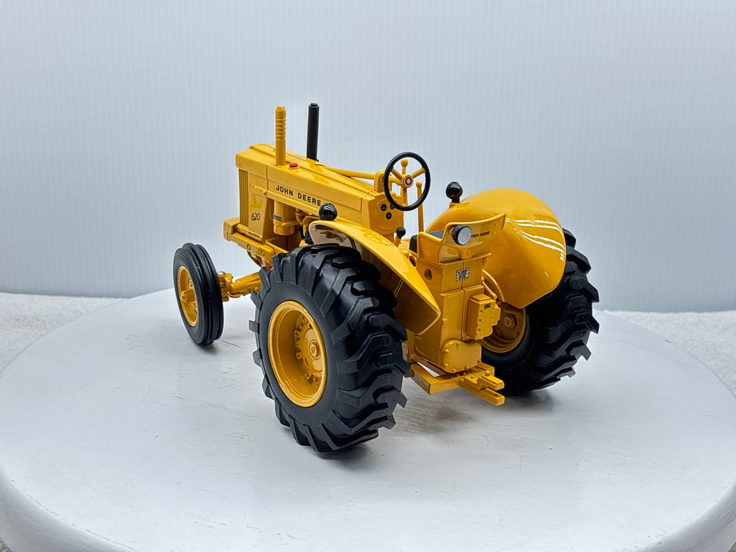 1/16 John Deere 620 Industrial