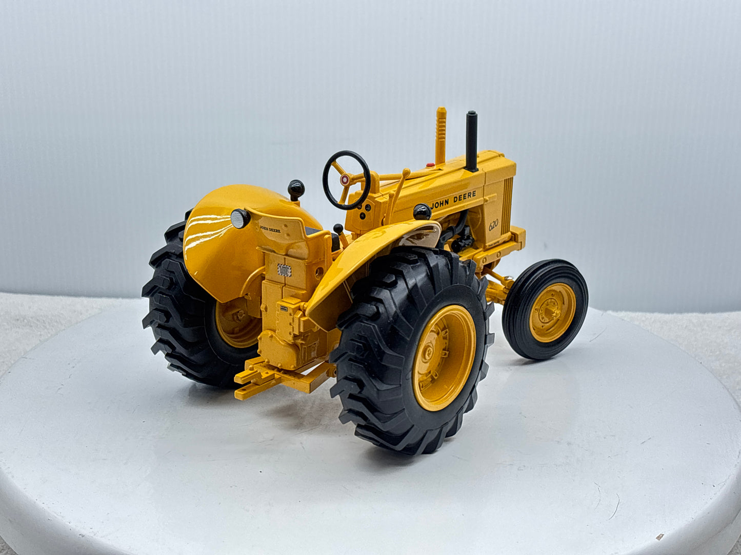 1/16 John Deere 620 Industrial