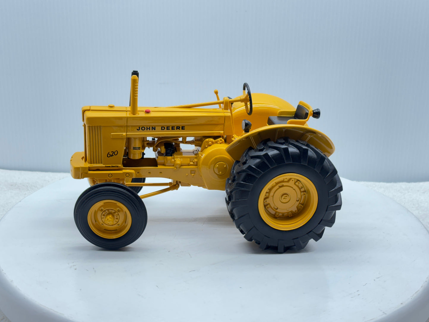 1/16 John Deere 620 Industrial