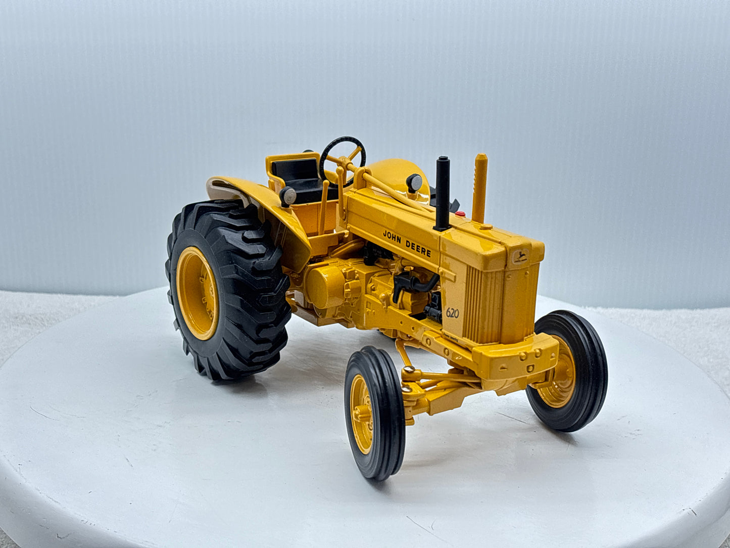 1/16 John Deere 620 Industrial