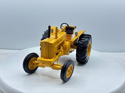 1/16 John Deere 620 Industrial