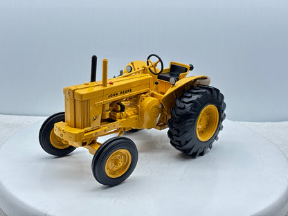 1/16 John Deere 620 Industrial