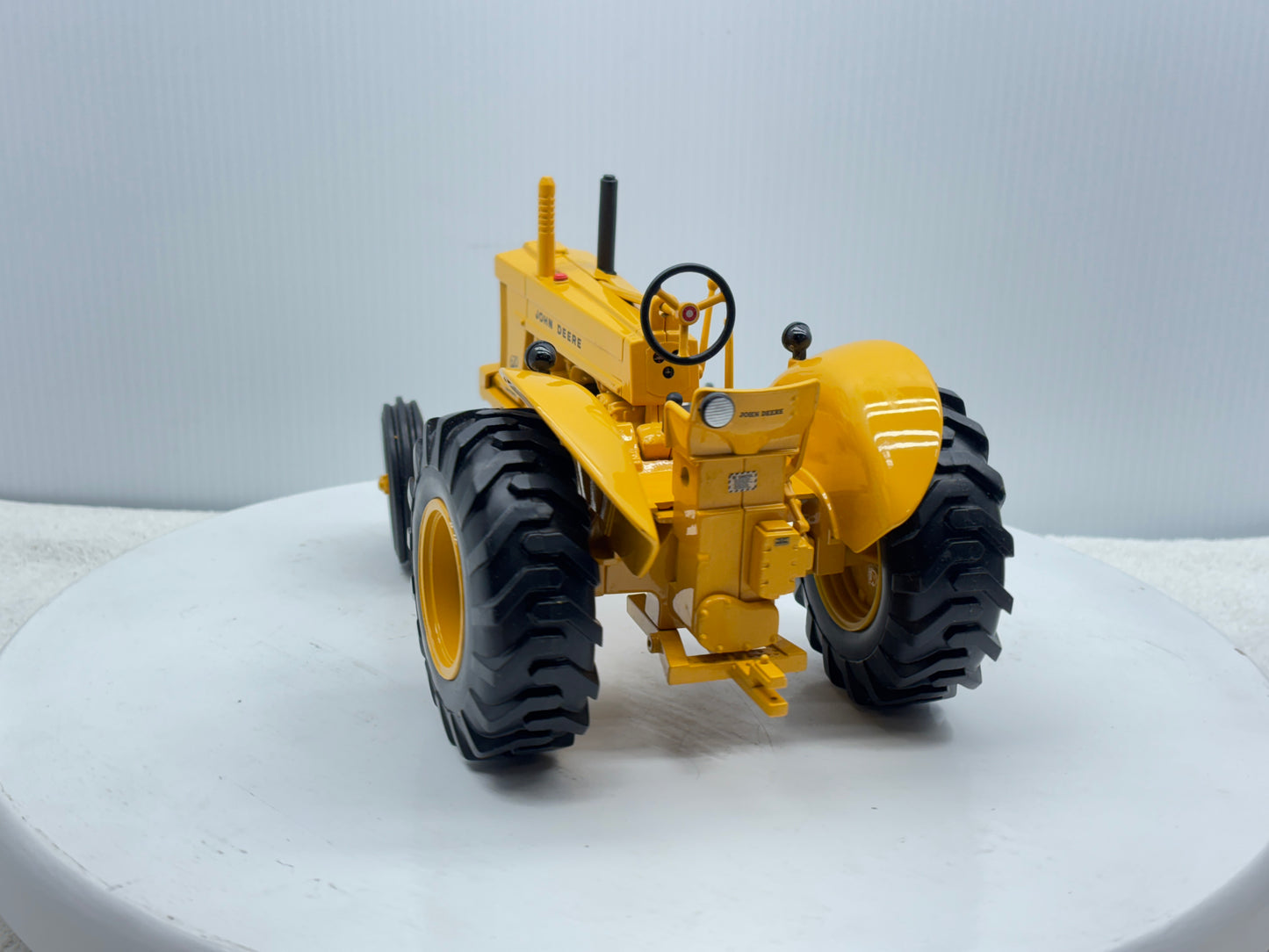 1/16 John Deere 620 Industrial