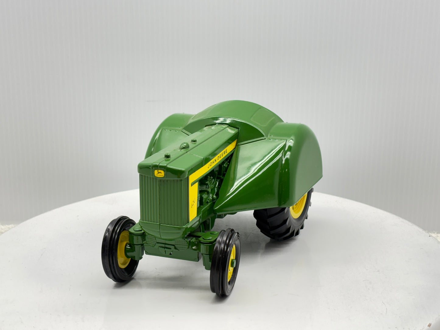 1/16 John Deere 620 Orchard Tractor