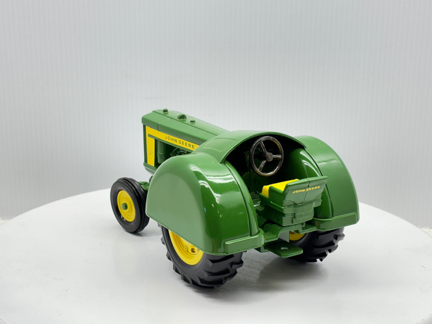 1/16 John Deere 620 Orchard Tractor