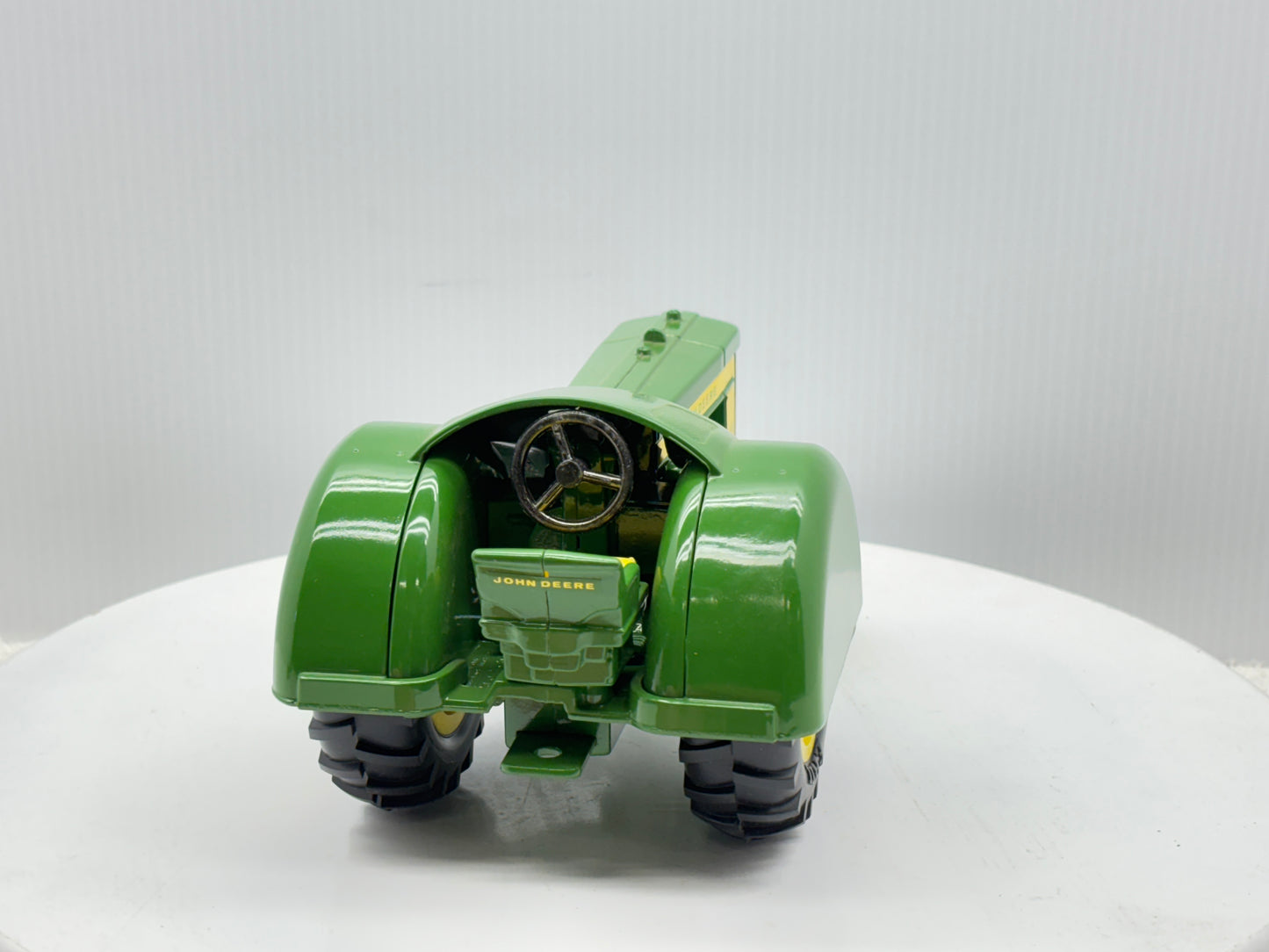 1/16 John Deere 620 Orchard Tractor