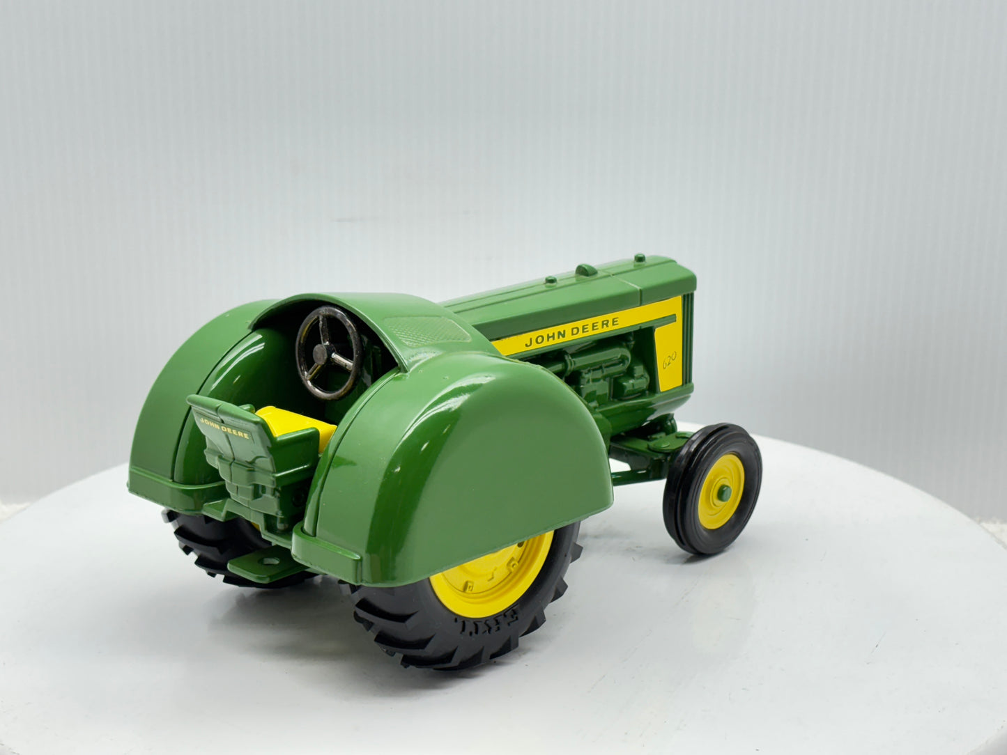 1/16 John Deere 620 Orchard Tractor