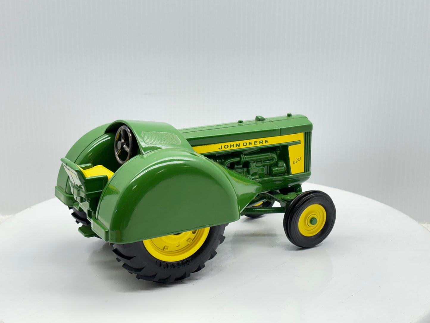 1/16 John Deere 620 Orchard Tractor