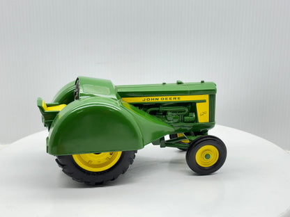 1/16 John Deere 620 Orchard Tractor