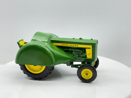 1/16 John Deere 620 Orchard Tractor