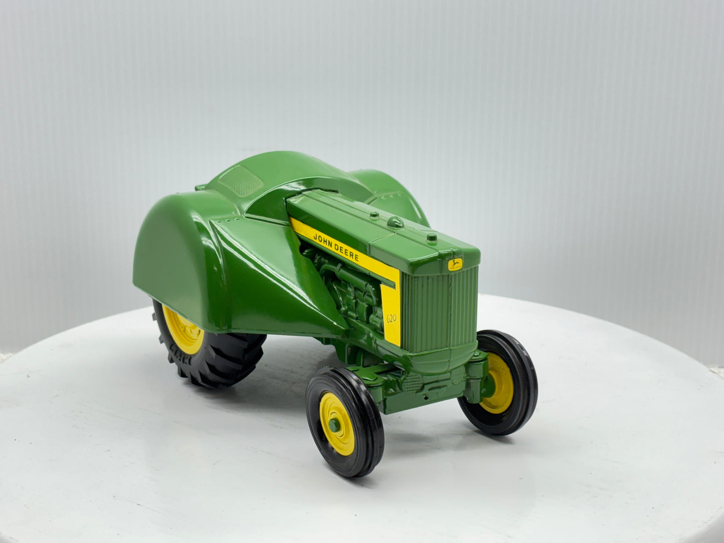 1/16 John Deere 620 Orchard Tractor