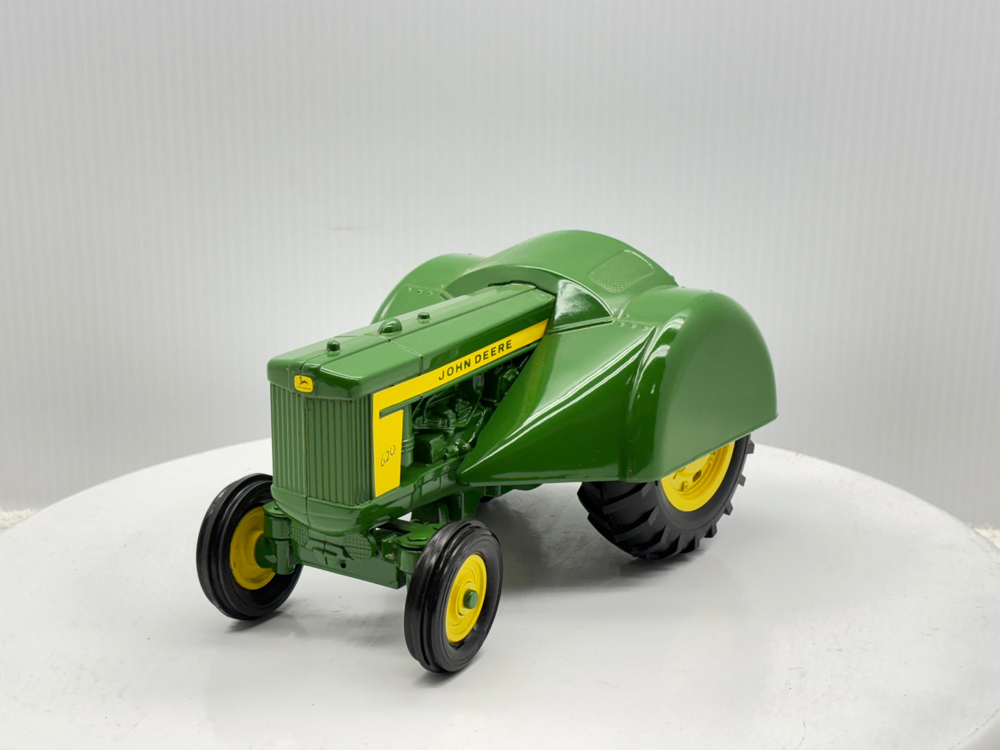 1/16 John Deere 620 Orchard Tractor