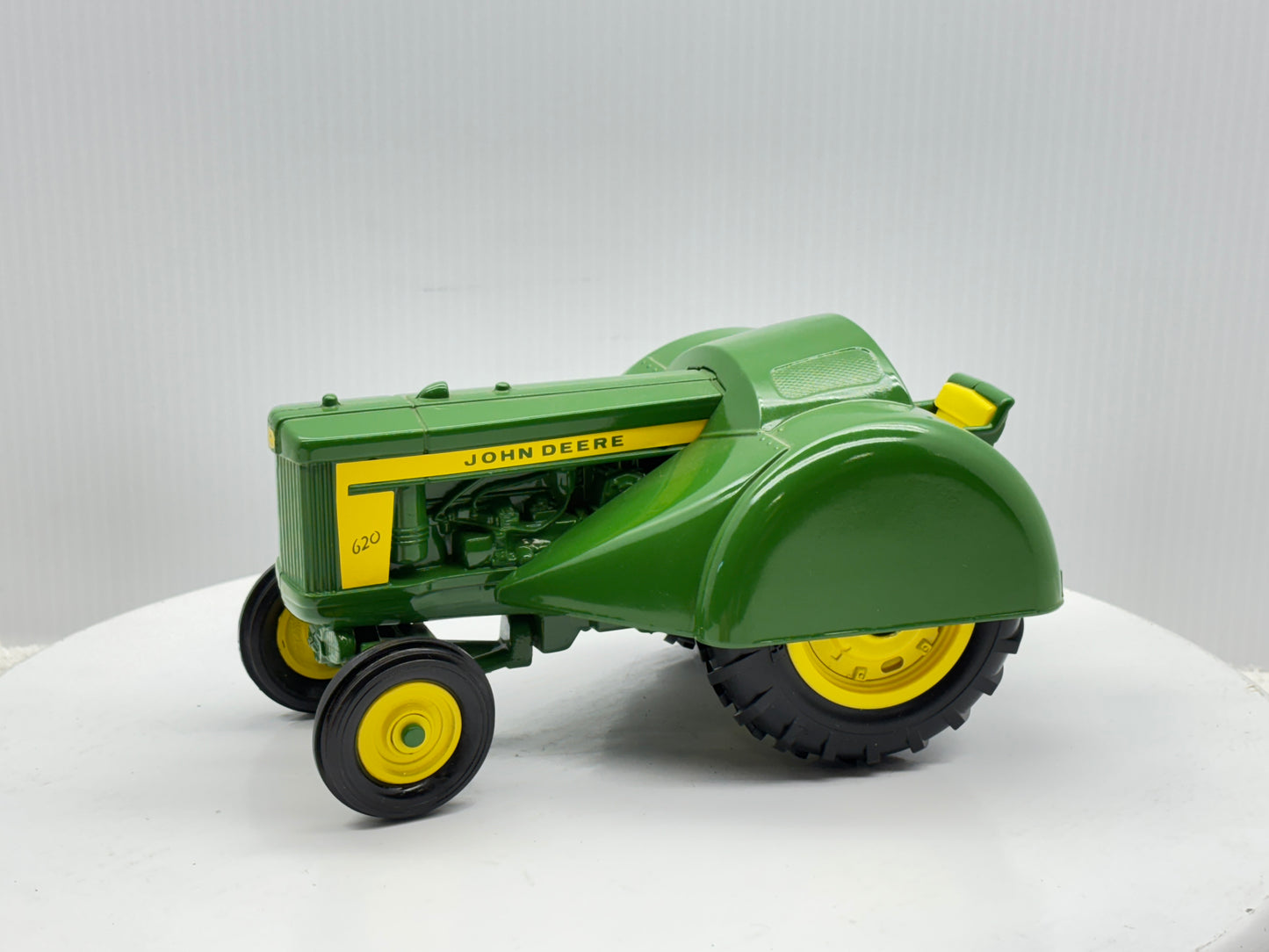 1/16 John Deere 620 Orchard Tractor