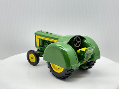 1/16 John Deere 620 Orchard Tractor