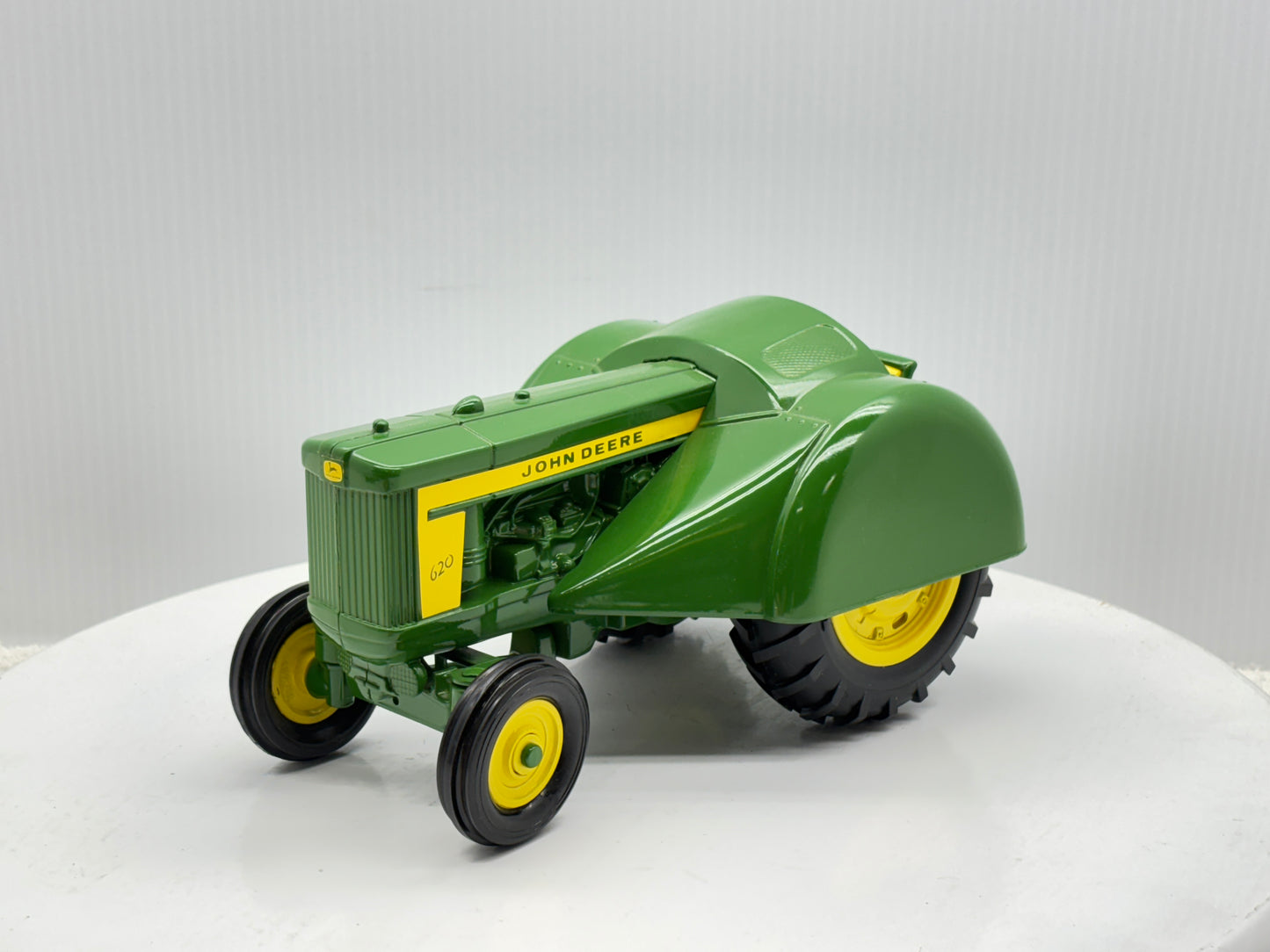1/16 John Deere 620 Orchard Tractor