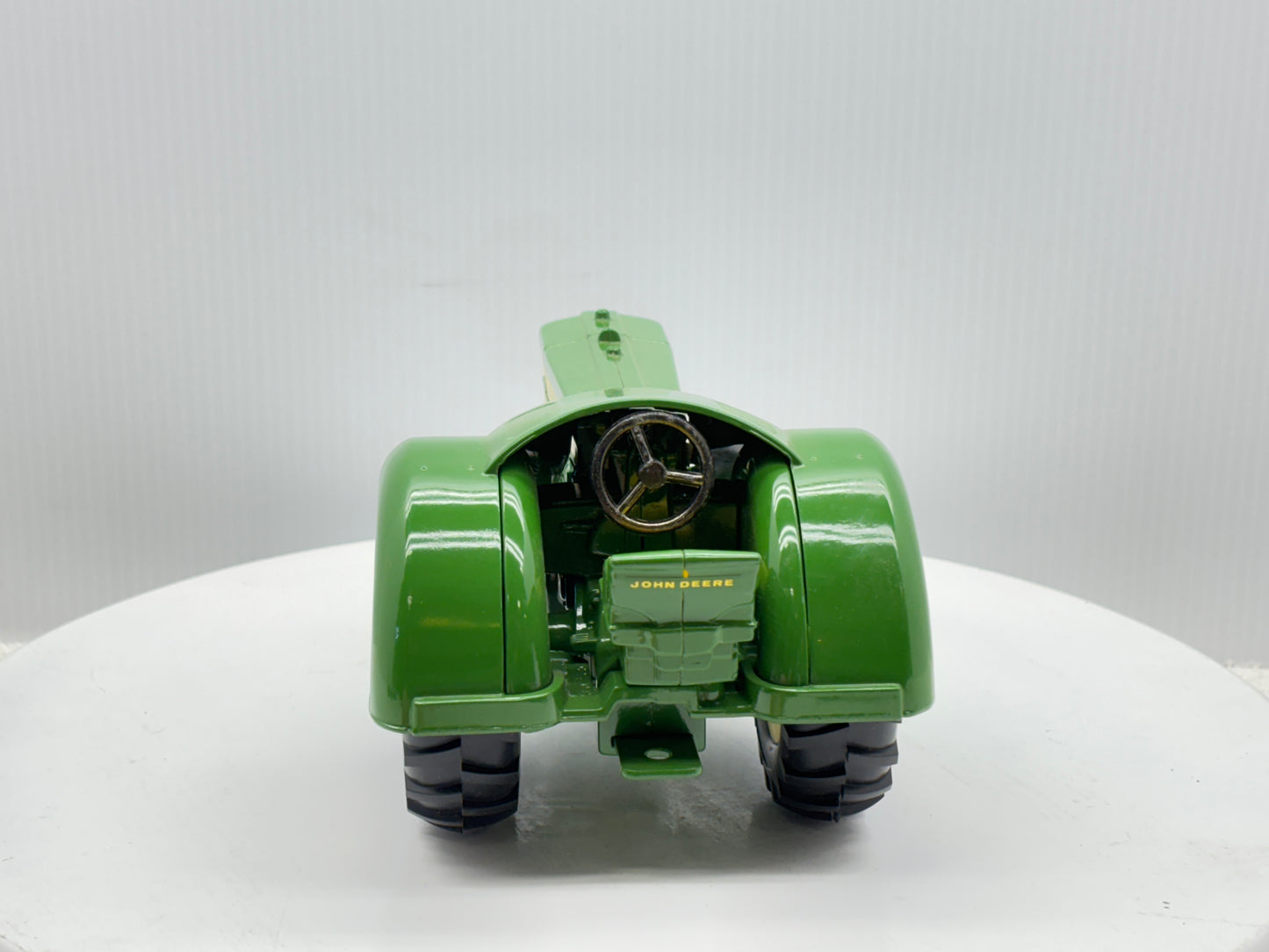 1/16 John Deere 620 Orchard Tractor