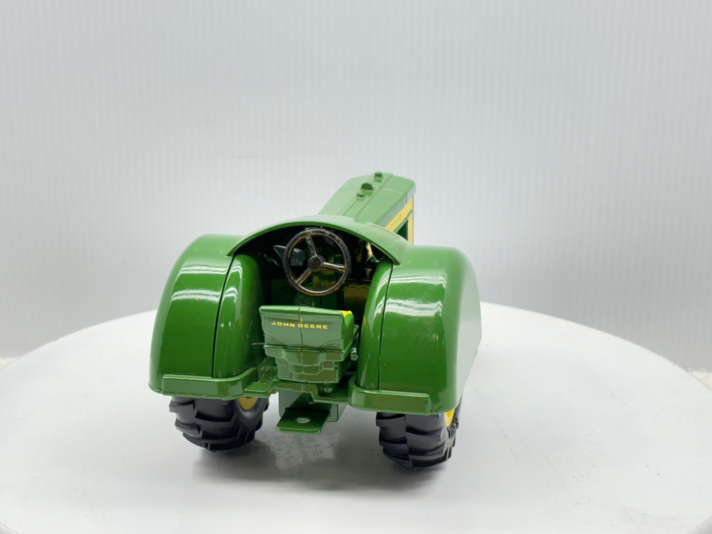 1/16 John Deere 620 Orchard Tractor