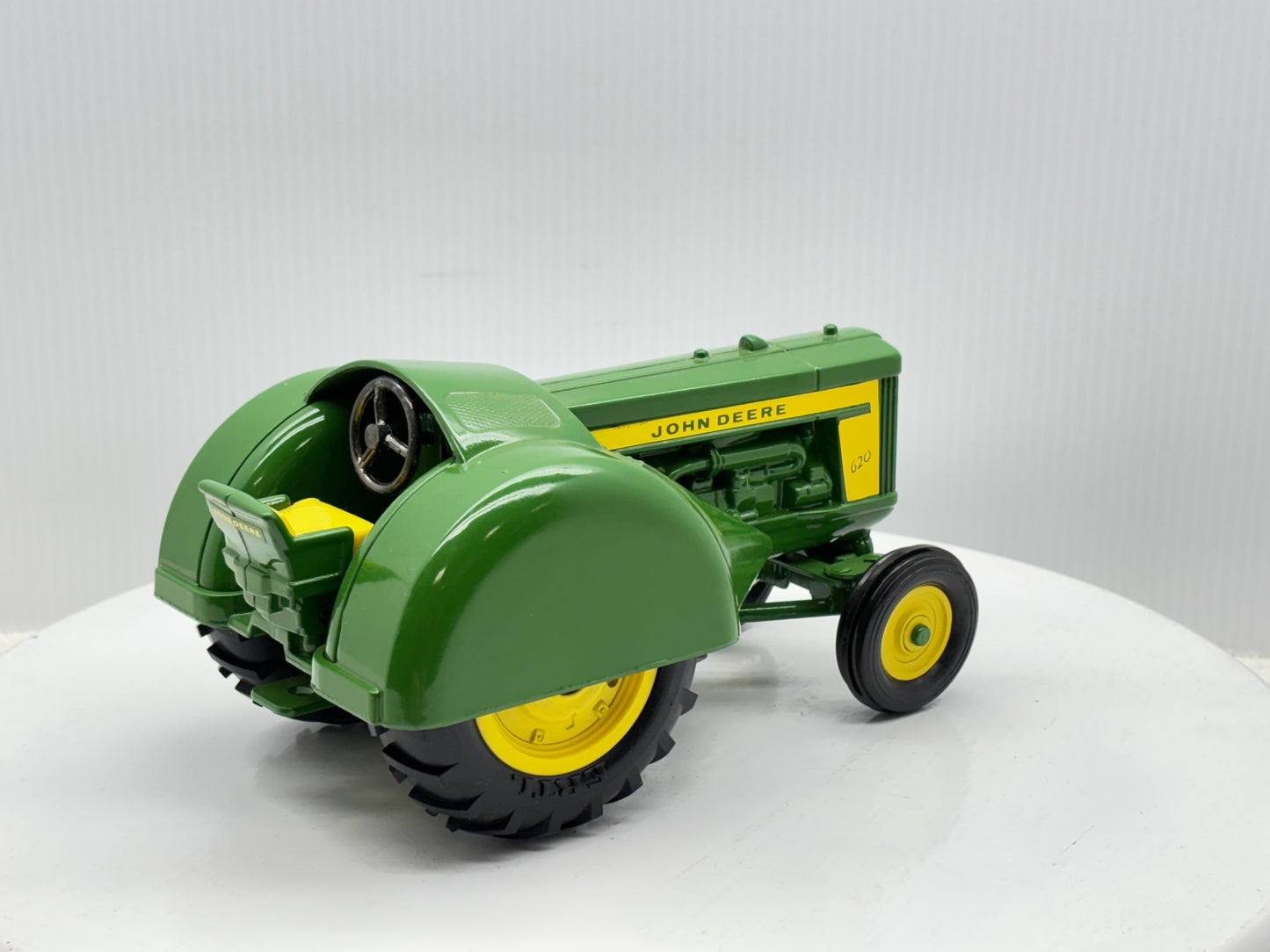 1/16 John Deere 620 Orchard Tractor