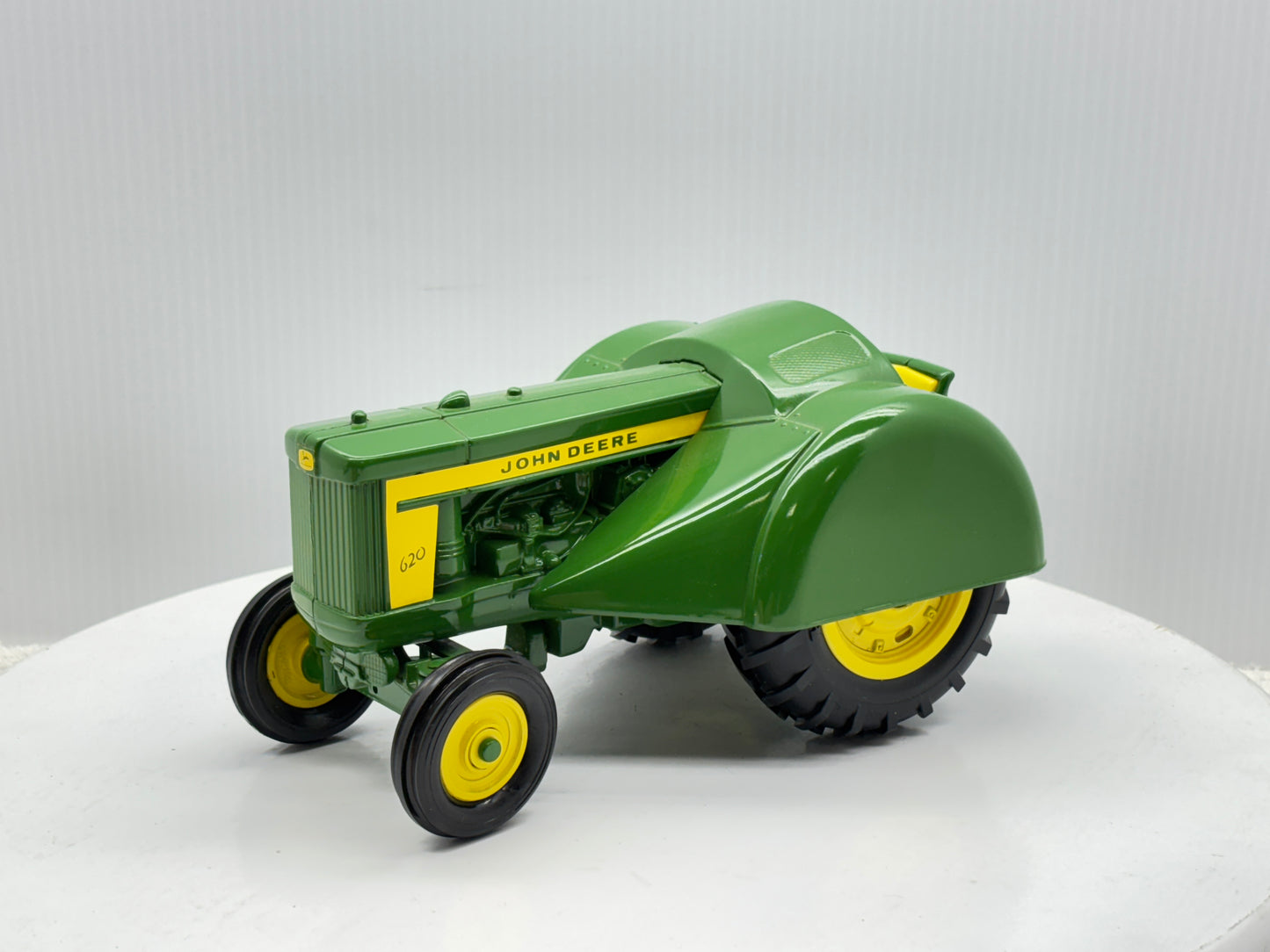 1/16 John Deere 620 Orchard Tractor
