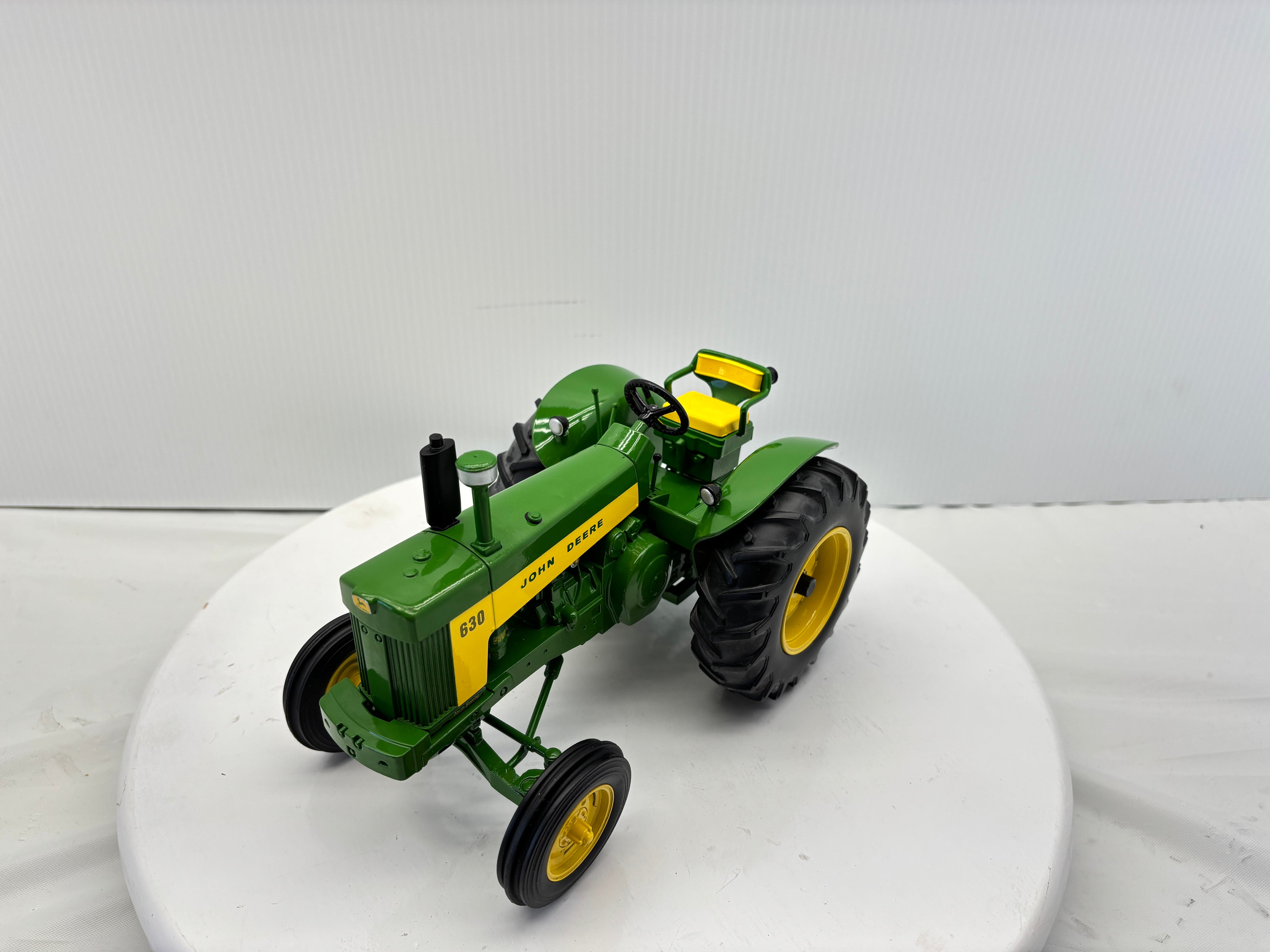 1/16 John Deere 630