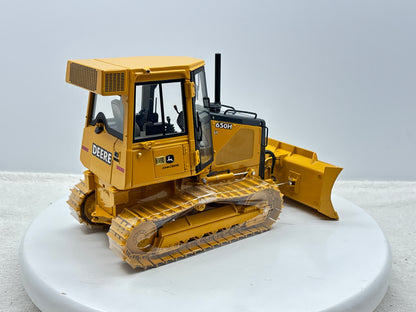 1/16 John Deere 650H Precision